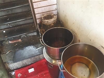 媒体调查月销数千单外卖店 一厨四店共用一张证照